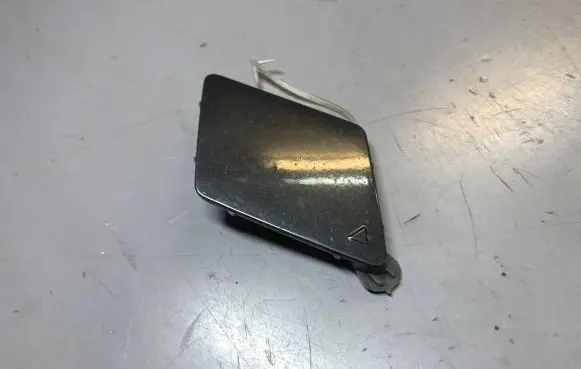 BMW 5 F10 F11 Front tow hook cap/cover 7200717