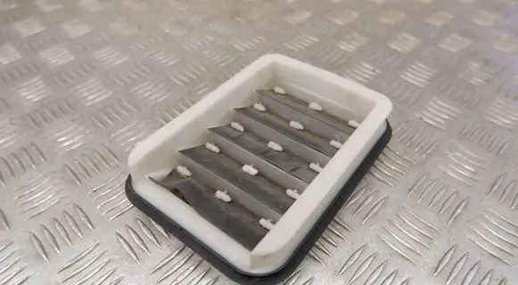 Quarter panel pressure vent