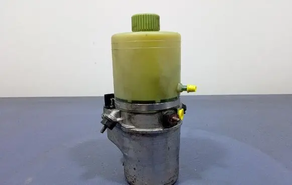 Volkswagen Polo IV 9N3 Power steering pump 6Q0423156AB