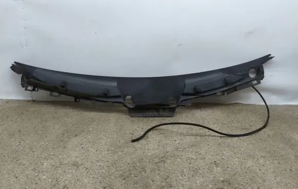 Mercedes-Benz GL X166 Wiper trim A1668300028
