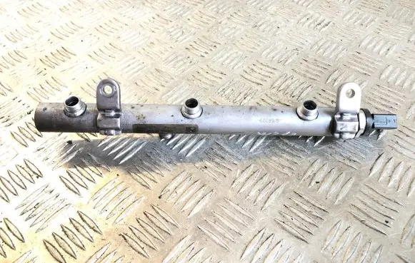 Mercedes-Benz E W212 Fuel main line pipe A6420703095 1032000307