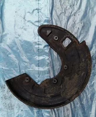 Volkswagen PASSAT B5.5 Front brake disc dust cover plate 3B0615311