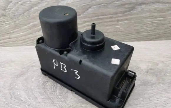 Volkswagen Golf III Central locking vacuum pump 357862257