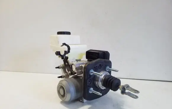 Toyota bZ4X Master brake cylinder 4721042270 309060600 03103F296035