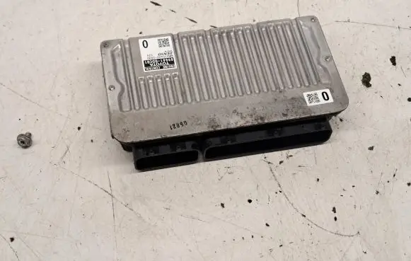 Lexus RX 330 - 350 - 400H Engine control unit/module 896610DC01
