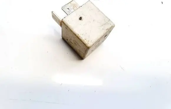 Volkswagen PASSAT B5.5 Other relay 8d0951253 370