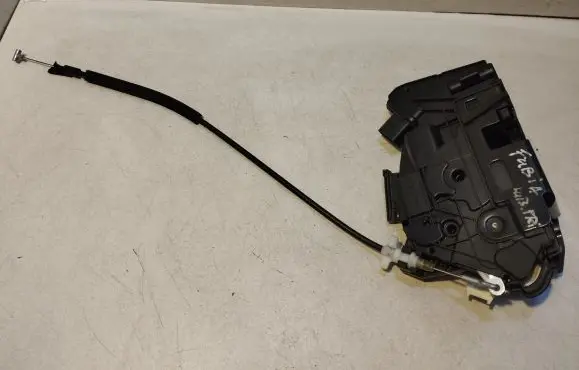 Skoda Fabia Mk2 (5J) Front door lock 16A5N1837016E