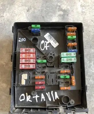 Skoda Octavia Mk2 (1Z) Fuse box set 0746434937E