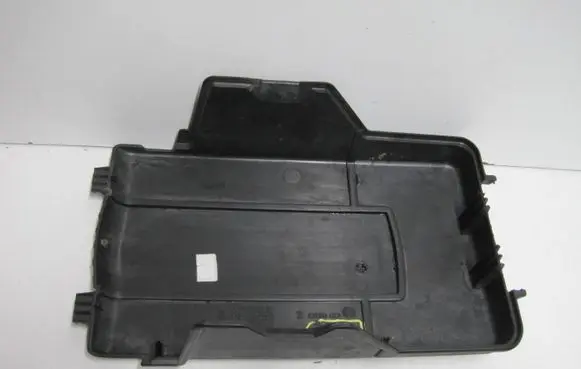 Audi A3 S3 8P Battery box tray cover/lid 3C0915443A