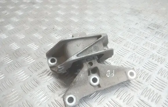 Engine mount bracket