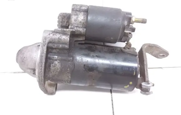 Volkswagen PASSAT B5 Starter motor 058911023B