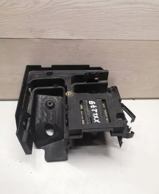 Volkswagen PASSAT B7 Fuse box cover 1K0907361B