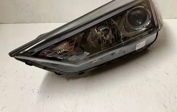 Hyundai Tucson TL Headlight/headlamp 92101