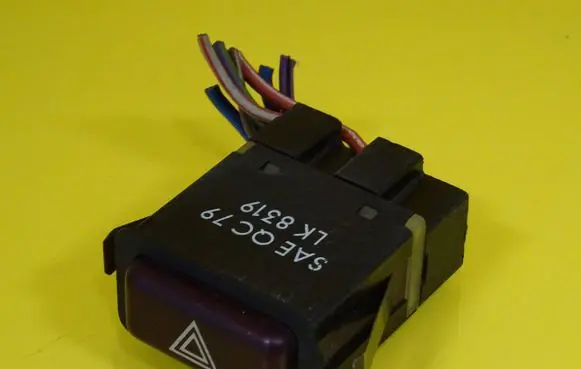 BMW 5 E28 Hazard light switch SAEQC79 LK8319