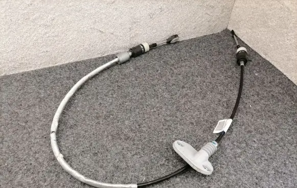 Volvo S60 Gear shift cable linkage 31492811
