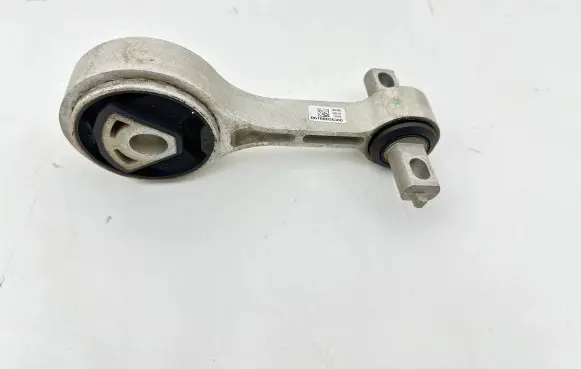 Maserati Ghibli Engine mount bracket 670003630 06700036300