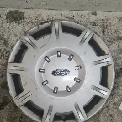 Ford Galaxy R16 wheel hub/cap/trim 