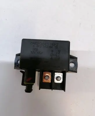 Mercedes-Benz E W211 Charging relay A0025426419 0332002167