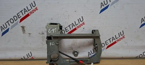 BMW 5 E39 Front door coupe exterior handle/bracket 51218236644 8236644