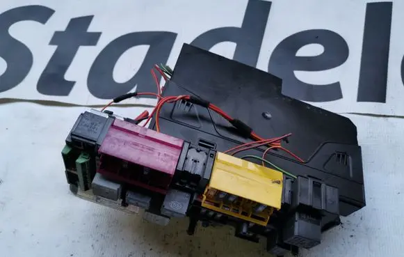 Mercedes-Benz E W212 SAM control unit A2129004201 2129004201