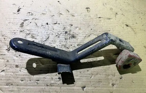 Mercedes-Benz Sprinter W907 W910 Muffler mount bracket/holder A9104921500