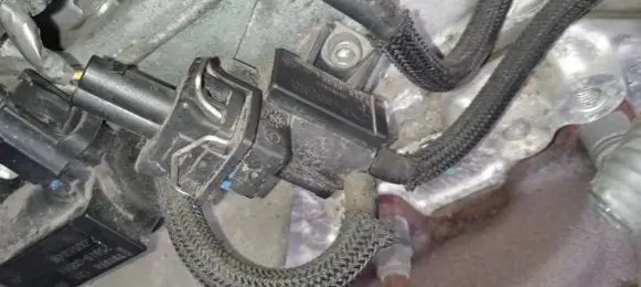Toyota Verso Turbo solenoid valve 25860-0R010