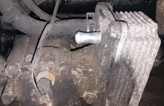 Jaguar X-Type Oil filter cover 