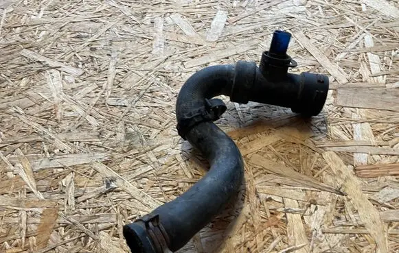 Audi A6 S6 C5 4B Engine coolant pipe/hose