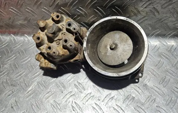 Audi 100 200 5000 C3 Fuel distributor 0438120185 035133353AB