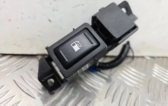 Nissan Navara D23 Fuel tank opening switch 