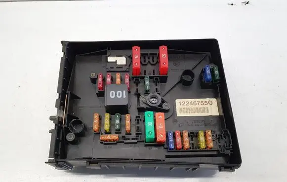 Volkswagen Golf VI Fuse box set 12246755O nr9131