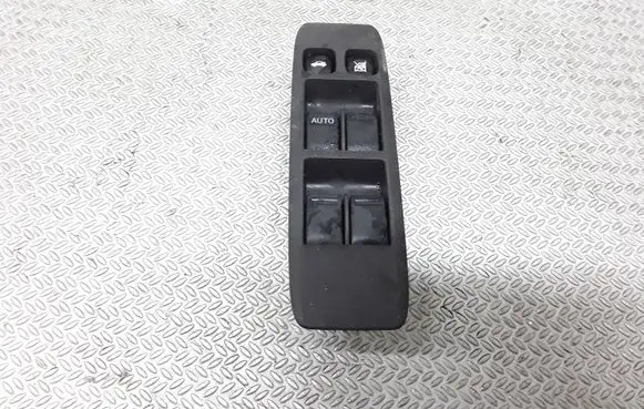Nissan Primera Electric window control switch