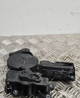 Volkswagen PASSAT B6 Oil breather separator 06H103495A