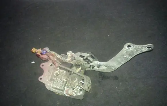 Suzuki Baleno EG Rear door lock
