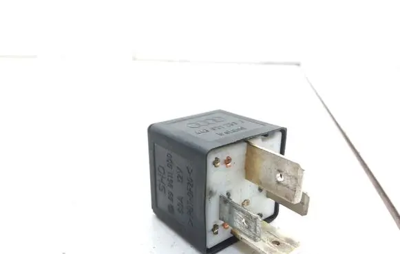 Volkswagen PASSAT B5 Hazard warning light relay 443951253J 899511000