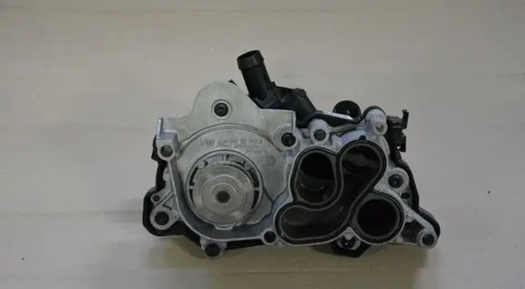 Volkswagen Golf VII Water pump 04E121042 04E121600