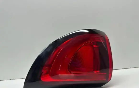 Chrysler Pacifica Rear/tail lights P68229026AD F00HTC408618 042517B