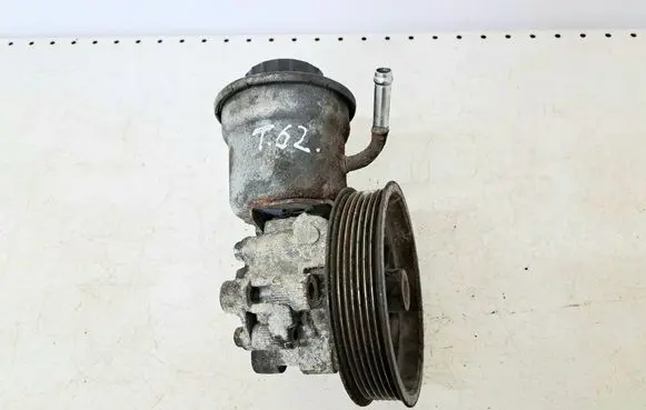 Toyota Corolla Verso AR10 Power steering pump