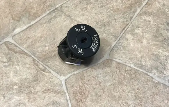 Passenger airbag on/off switch