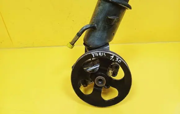 Toyota Yaris Power steering pump 
