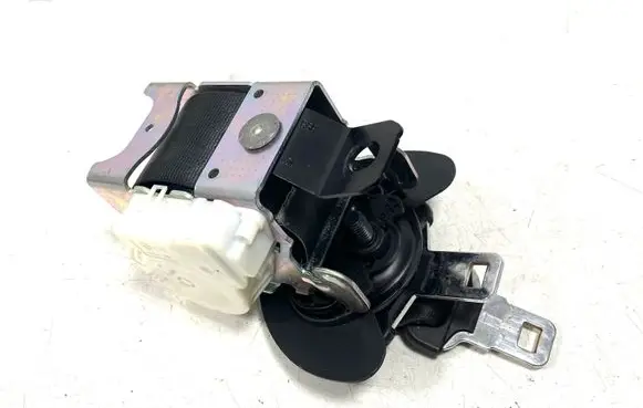 Middle seatbelt (rear)