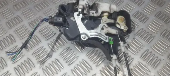 Mitsubishi Colt Front door lock