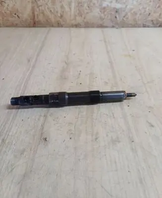 Ford Mondeo Mk III Fuel injector