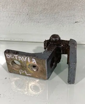 Skoda Octavia Mk2 (1Z) Front door upper hinge