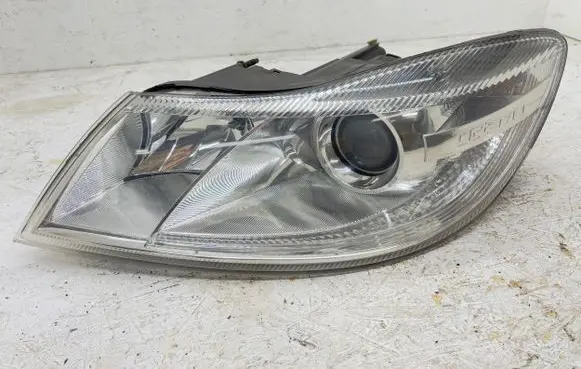 Skoda Octavia Mk2 (1Z) Headlight/headlamp 1Z2941015F 1LL24705203