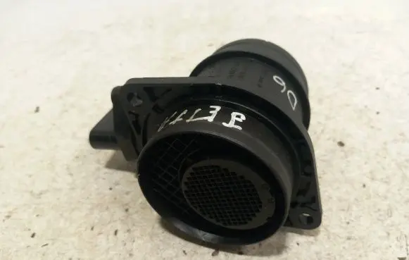 Volkswagen Jetta V Mass air flow meter 0281002531