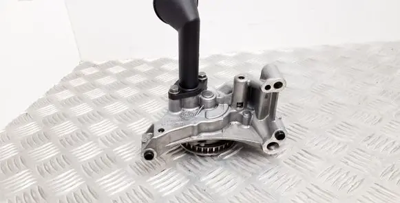 Volkswagen Golf VI Oil pump 03L115105C 03L115263