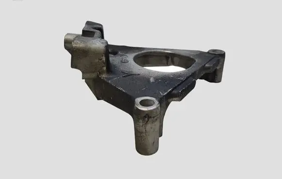 Nissan X-Trail T30 Engine mounting bracket