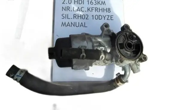 Citroen DS5 Oil filter mounting bracket