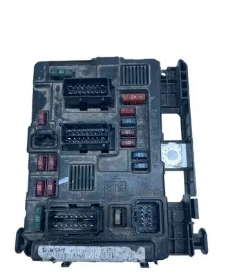 Peugeot 206 Fuse module 9643498980
